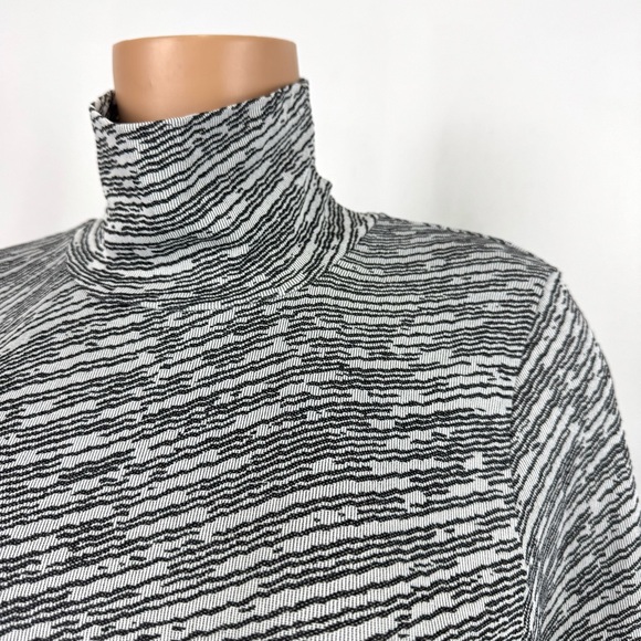 Athleta Women’s Sz L Flurry Seamless Turtleneck Long Sleeve Top Black & White - Picture 7 of 14